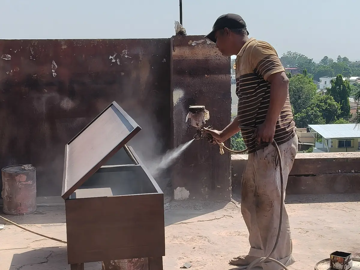 Polishing wood spray gun
